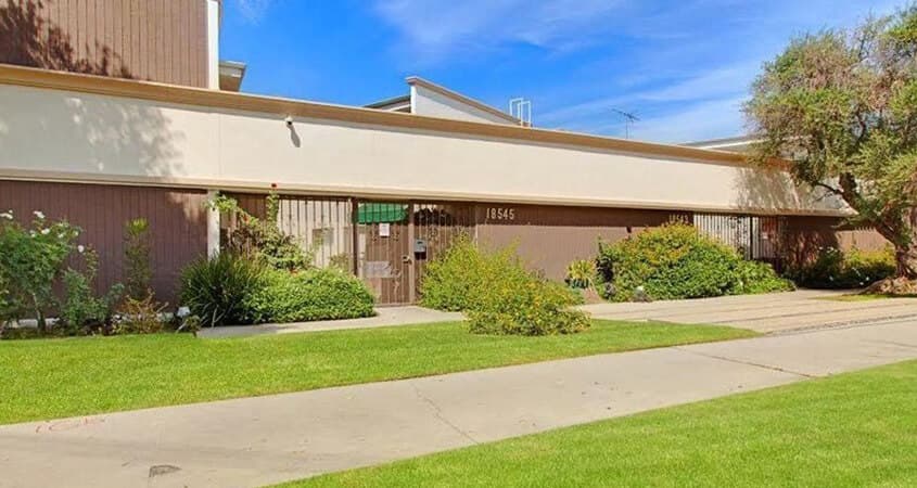 Matthews™ Arranges the Acquisition of Apartment Complex in Tarzana for $8.3 Million featured image 