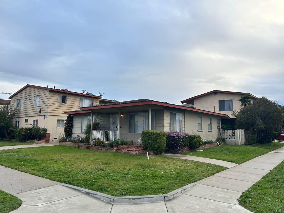 Image of 11734 Menlo Ave Property