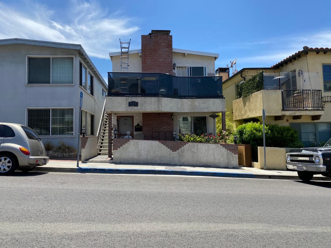 Image of 520 Manhattan Beach Blvd Property