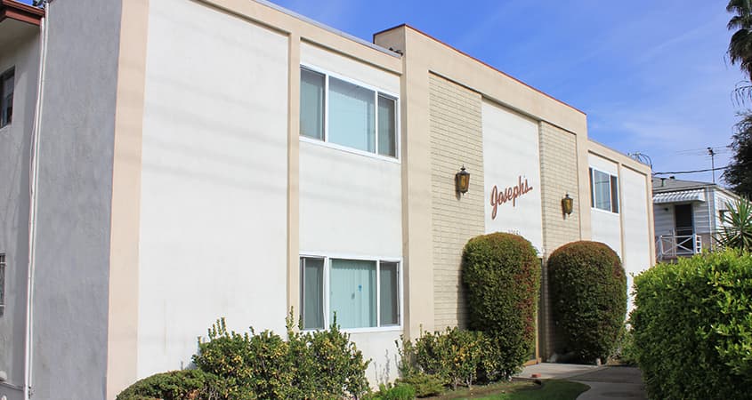 MATTHEWS™ Markets for Sale Multifamily Buildings in Toluca Lake and Studio City, California featured image