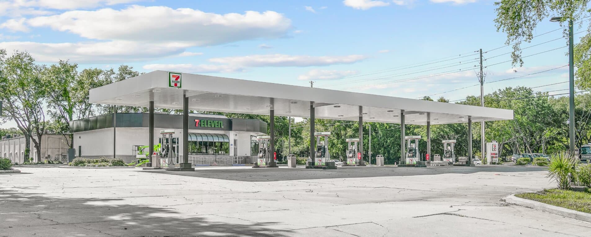 Matthews™ Announces Sale of 7-Eleven in Clearwater, FL featured image