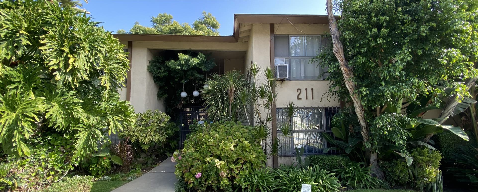 Matthews™ Completes $6,525,000 Sale of Central L.A. Apartment Building featured image