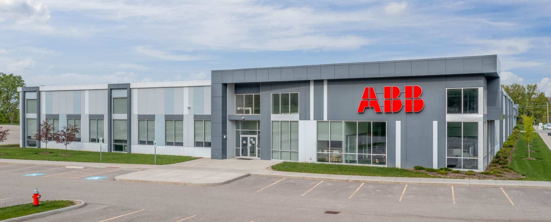 Matthews™ Brokers $34.25M Sale of Midwest Office/Industrial Property featured image