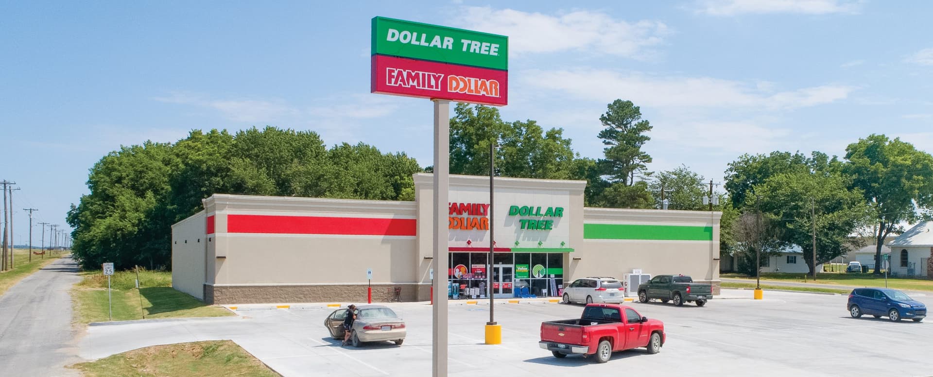 Matthews™ Closes $16M Eight-Property Family Dollar Tree Combo-Store Portfolio Sale featured image