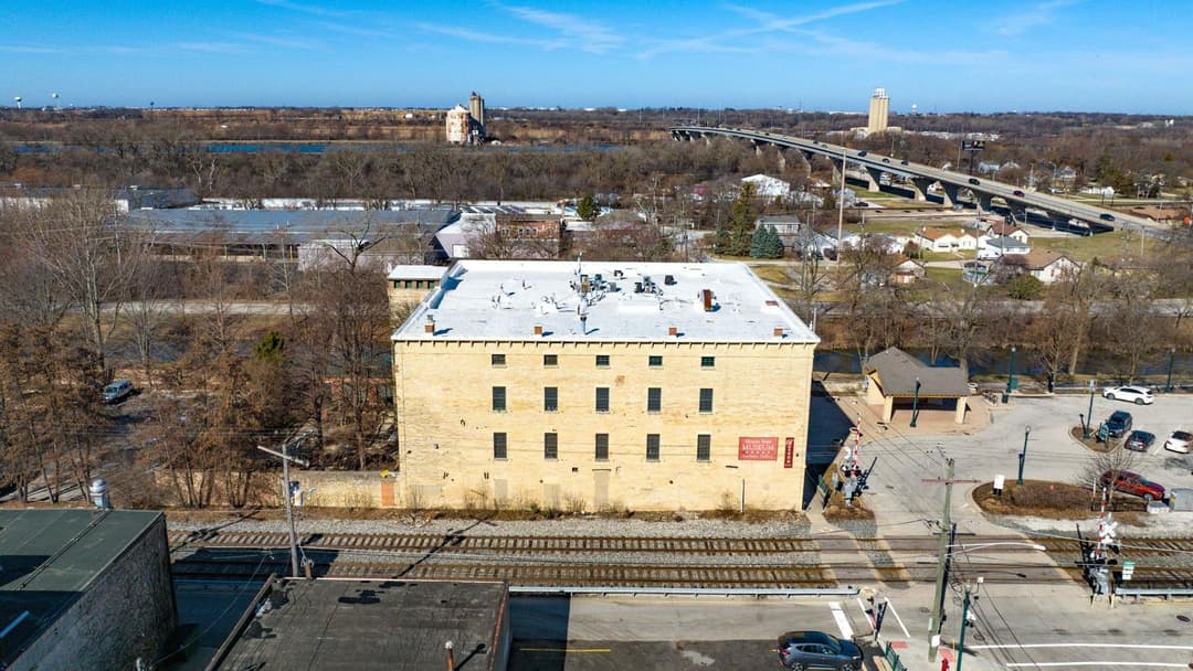 Image of 201 W 10th St Property